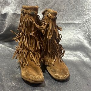 MINNETONKA Kids Sz 12 SUEDE LEATHER Camel 3 tier fringe zip up moccasin boots